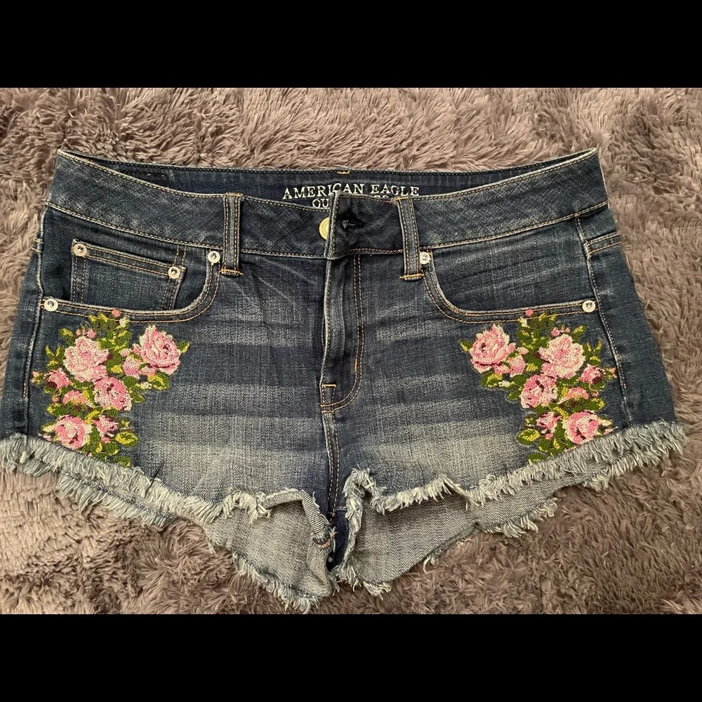 American Eagle Jean Shorts Stretch 8 Embroidered with Florals - Picture 2 of 7